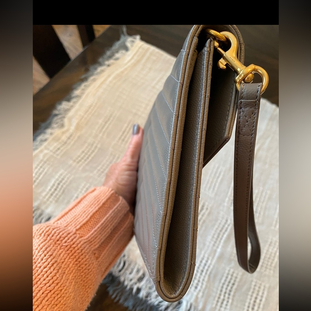 Yves Saint Laurent Cassandre Matelasse flap pouch - Picture 3 of 9